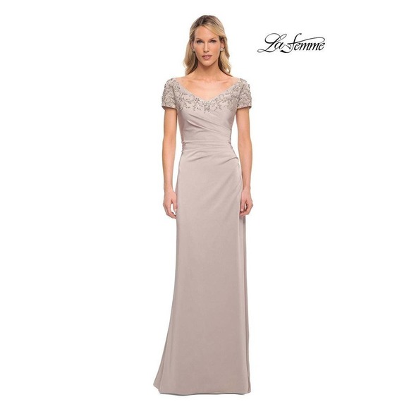 La Femme Crystal Detail Cap Sleeve Jersey Sheath Gown in Silver Size 12 NWT - Picture 1 of 11
